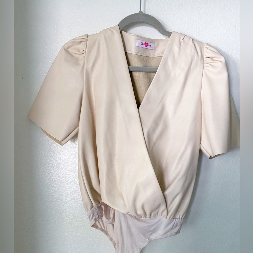 BuddyLove AVA SURPLICE VEGAN LEATHER BODYSUIT - CREAM